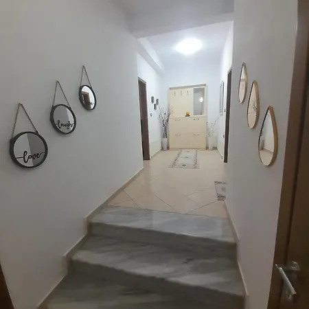 George 1 * Gjirokastër